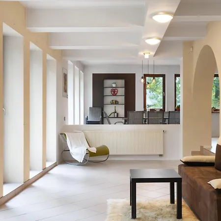 Golden Forest Retreat - Fireplace & Sauna וילה קונסטנסין-יז'יורנה