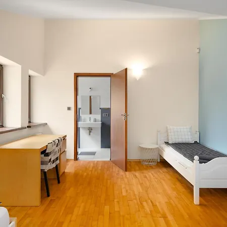 Golden Forest Retreat - Fireplace & Sauna קונסטנסין-יז'יורנה