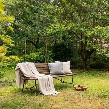 Golden Forest Retreat - Fireplace & Sauna וילה