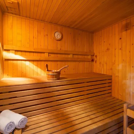 Golden Forest Retreat - Fireplace & Sauna וילה קונסטנסין-יז'יורנה