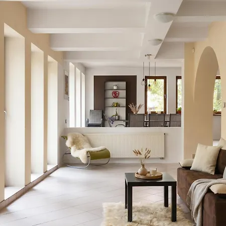 וילה Golden Forest Retreat - Fireplace & Sauna