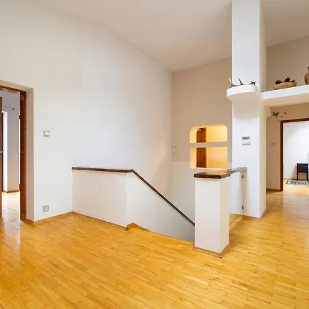Golden Forest Retreat - Fireplace & Sauna קונסטנסין-יז'יורנה