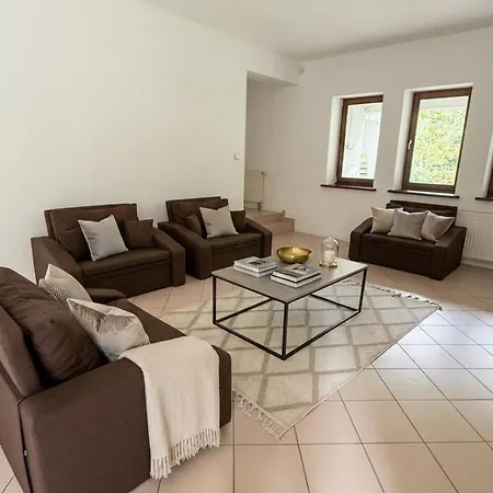Golden Forest Retreat - Fireplace & Sauna וילה קונסטנסין-יז'יורנה