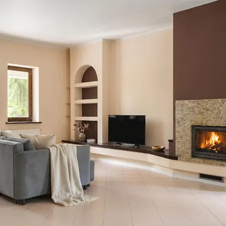 Golden Forest Retreat - Fireplace & Sauna קונסטנסין-יז'יורנה