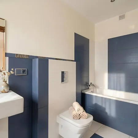 Golden Forest Retreat - Fireplace & Sauna קונסטנסין-יז'יורנה