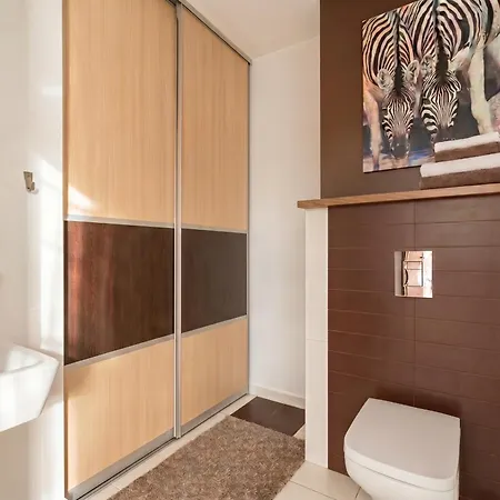 Golden Forest Retreat - Fireplace & Sauna קונסטנסין-יז'יורנה