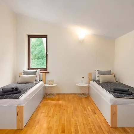 Golden Forest Retreat - Fireplace & Sauna * קונסטנסין-יז'יורנה