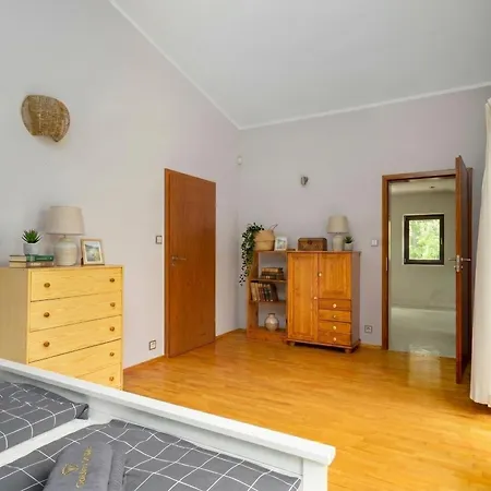 Golden Forest Retreat - Fireplace & Sauna * קונסטנסין-יז'יורנה