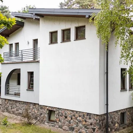 Golden Forest Retreat - Fireplace & Sauna וילה