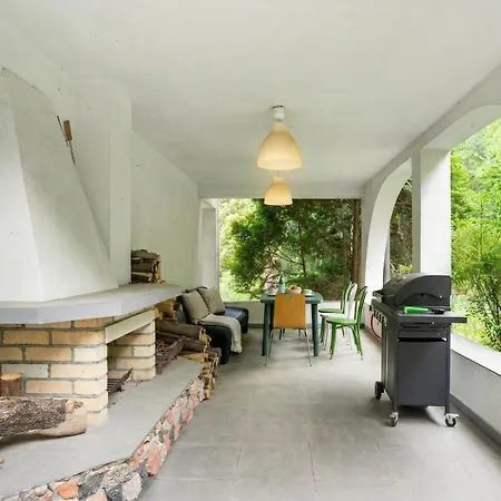 Golden Forest Retreat - Fireplace & Sauna וילה