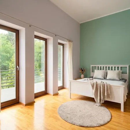Golden Forest Retreat - Fireplace & Sauna וילה